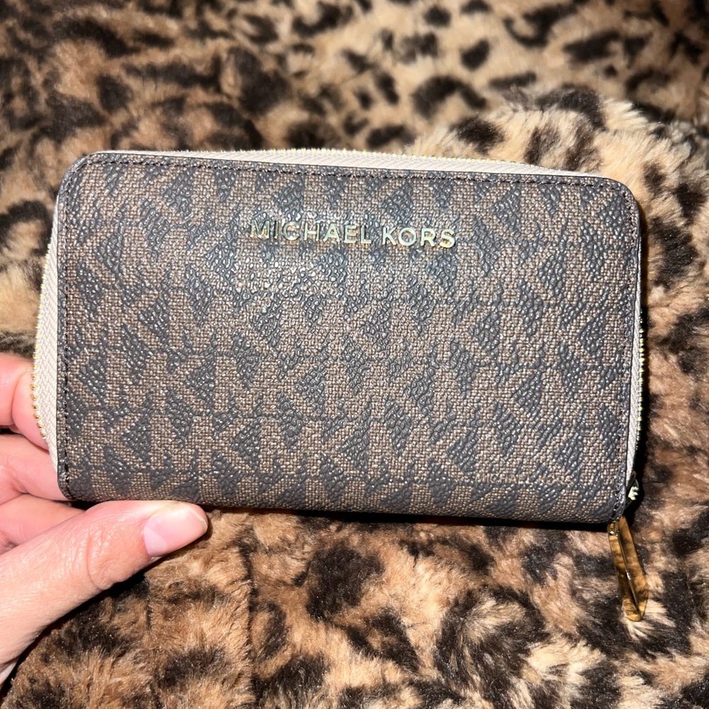 Micheal Kors wallet